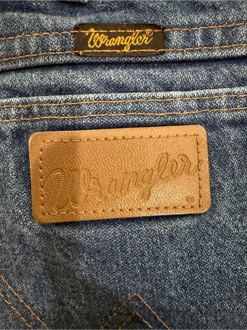 Vintage Wrangler Women's High-Rise Straight-leg Jeans in Medium Blue Like New - Picture 2 of 7